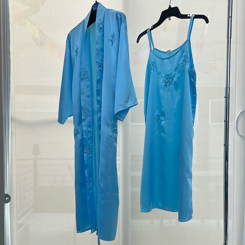 Satin/Silk Nightgown and Robe Set | M